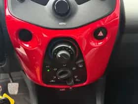Toyota Aygo (2015) thumbnail 14