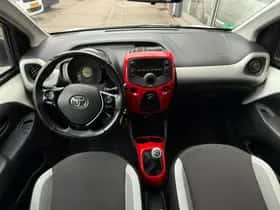 Toyota Aygo (2015) thumbnail 9