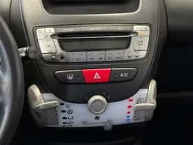 Peugeot 107 (2012) thumbnail 13