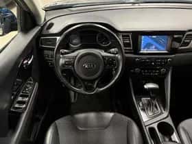 Kia Niro (2016) thumbnail 14