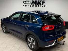 Kia Niro (2016) thumbnail 4