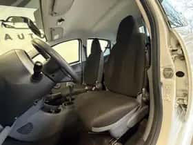 Toyota Aygo (2011) thumbnail 11
