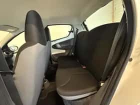 Toyota Aygo (2011) thumbnail 12