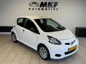 Toyota Aygo (2011) thumbnail 3