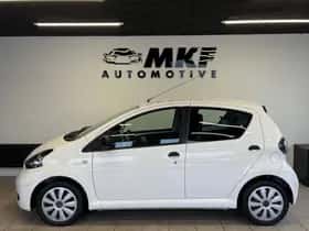 Toyota Aygo (2011) thumbnail 8