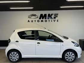 Toyota Aygo (2011) thumbnail 9