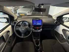 Toyota Aygo (2011) thumbnail 10