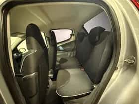Peugeot 107 (2010) thumbnail 11