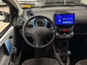 Peugeot 107 (2010) thumbnail 12