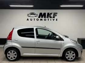 Peugeot 107 (2010) thumbnail 8