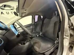 Peugeot 107 (2010) thumbnail 10