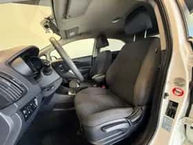 Kia Rio (2013) thumbnail 11