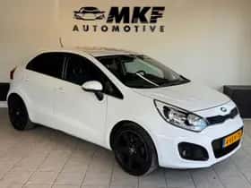 Kia Rio (2013) thumbnail 3
