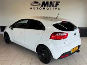 Kia Rio (2013) thumbnail 4
