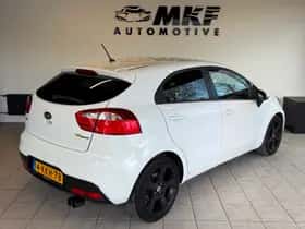 Kia Rio (2013) thumbnail 5