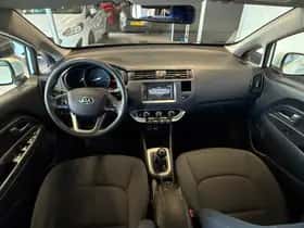 Kia Rio (2013) thumbnail 10