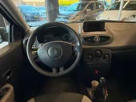 Renault Clio (2010) thumbnail 11