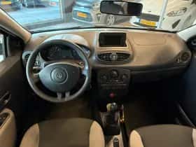 Renault Clio (2010) thumbnail 8