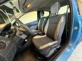 Renault Clio (2010) thumbnail 9