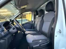 Opel Vivaro (2017) thumbnail 11