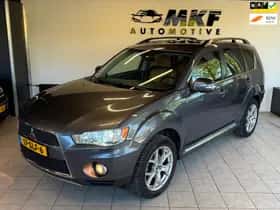 Mitsubishi Outlander (2011) thumbnail 2