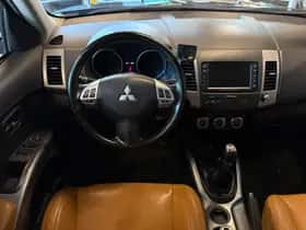 Mitsubishi Outlander (2011) thumbnail 11