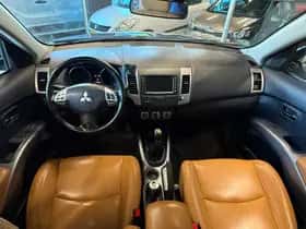 Mitsubishi Outlander (2011) thumbnail 8