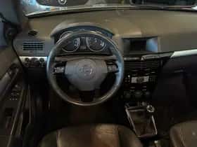 Opel Astra (2008) thumbnail 15