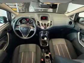 Ford Fiesta (2010) thumbnail 8