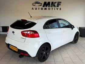 Kia Rio (2013) thumbnail 4