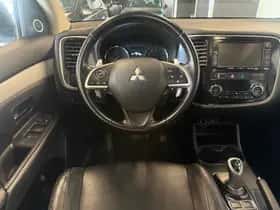 Mitsubishi Outlander (2013) thumbnail 13