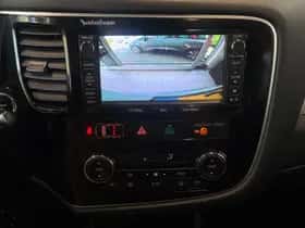 Mitsubishi Outlander (2013) thumbnail 14