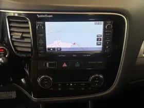 Mitsubishi Outlander (2013) thumbnail 15