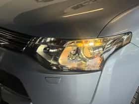 Mitsubishi Outlander (2013) thumbnail 20