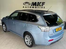 Mitsubishi Outlander (2013) thumbnail 3