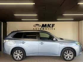 Mitsubishi Outlander (2013) thumbnail 8