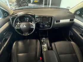 Mitsubishi Outlander (2013) thumbnail 9