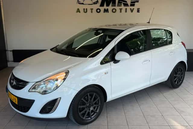 Opel Corsa (2012) thumbnail 1
