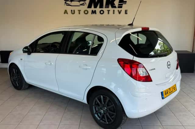 Opel Corsa (2012) thumbnail 3