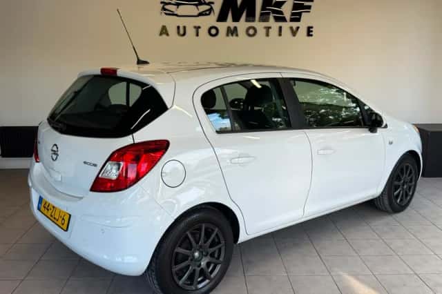 Opel Corsa (2012) thumbnail 4