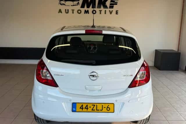 Opel Corsa (2012) thumbnail 6
