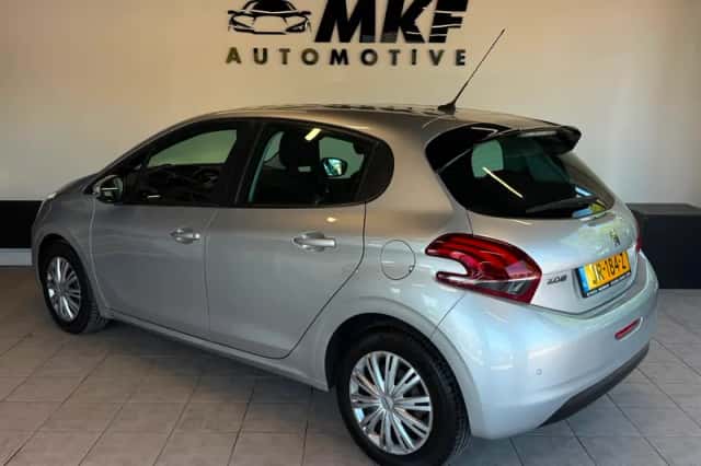Peugeot 208 (2016) thumbnail 3