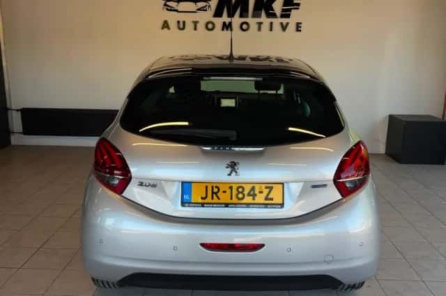 Peugeot 208 (2016) thumbnail 6