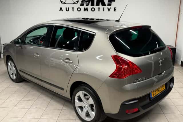 Peugeot 3008 (2011) thumbnail 3