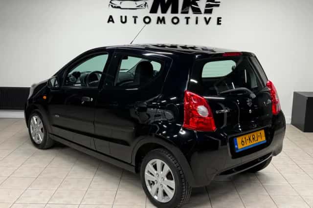 Suzuki Alto (2010) thumbnail 3
