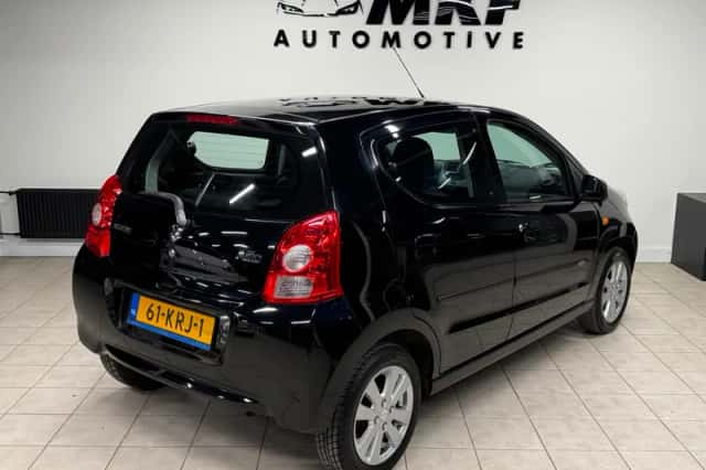 Suzuki Alto (2010) thumbnail 4