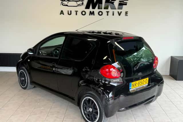 Toyota Aygo (2006) thumbnail 3