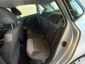Volkswagen Polo (2016) thumbnail 11