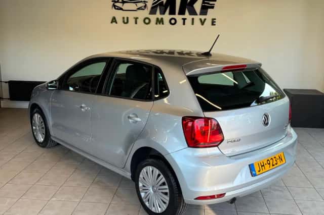 Volkswagen Polo (2016) thumbnail 3