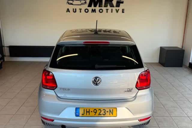 Volkswagen Polo (2016) thumbnail 6